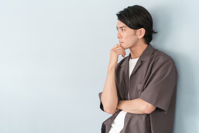 タレントキャスティングとは？芸能人起用の費用相場と依頼の流れを解説